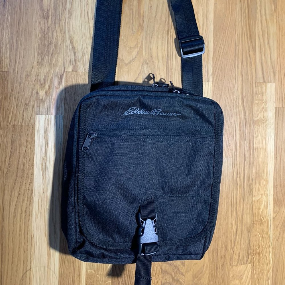 Eddie Bauer Crossbody in Black
